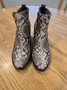 Blondo Waterproof Leather Snake-Print Ankle Boots in Black and Gray Size 9